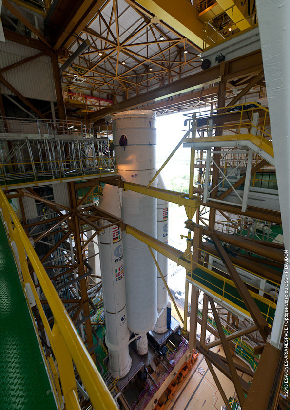 Ariane 5 en construction (image Arianespace)