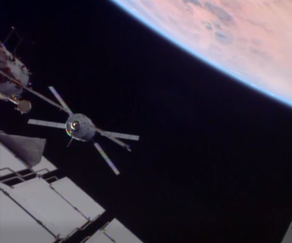 L'ATV-4 Albert Einstein s'approchant de l'ISS (image ESA/NASA)