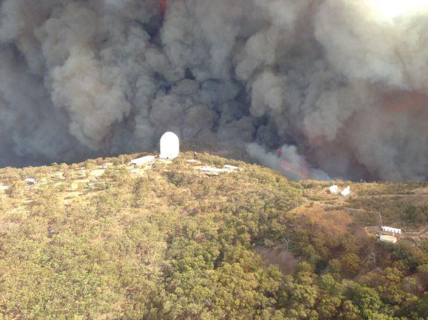 L'Observatoire de Siding Spring face au feu (image NSW Rural Fire Service)