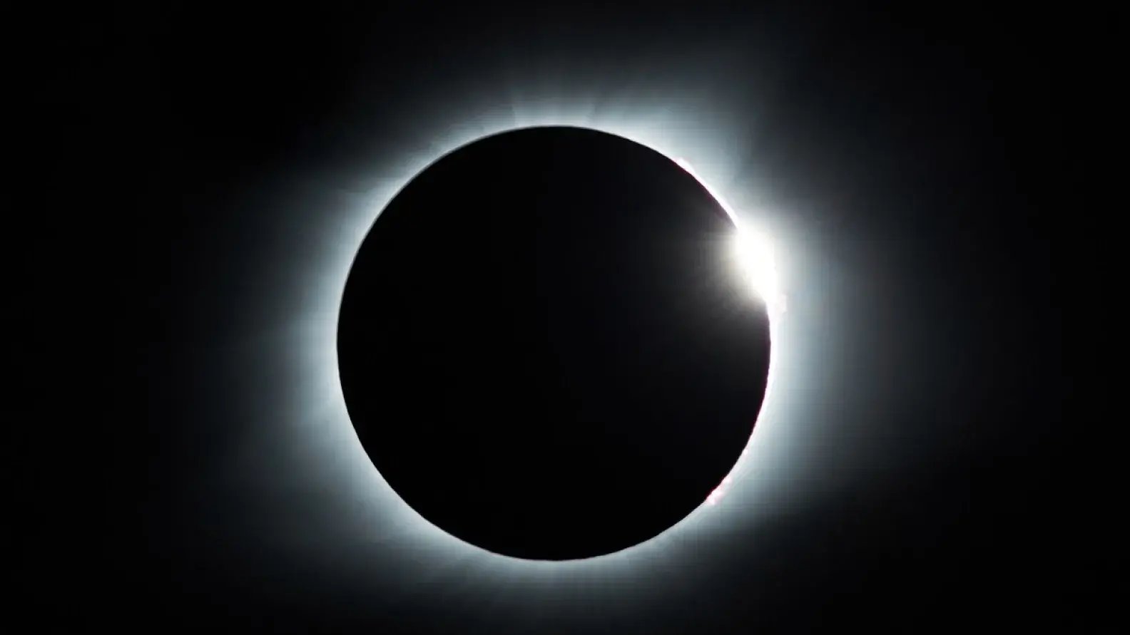 Éclipse solaire (image Mathew Schwartz)
